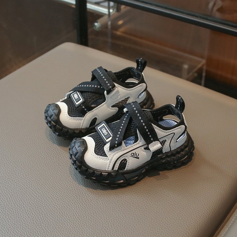 Velcro Strap Sandal - 幼児キッズ通気性メッシュクローズドトゥスポーツサンダル男の子女の子衝突防止調節可能なベルクロストラップ滑り止め屋外夏用