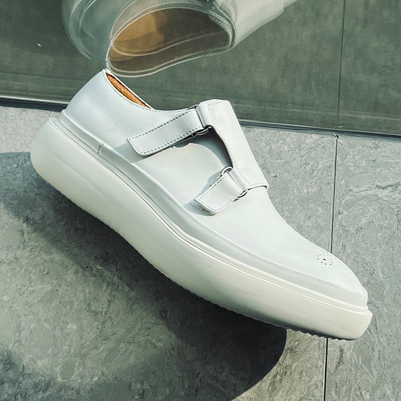 Monk Strap Shoe - ミニマリストデザイナー ホワイトレザー モンクストラップローファー メンズ ブローグパンチディテール 厚底