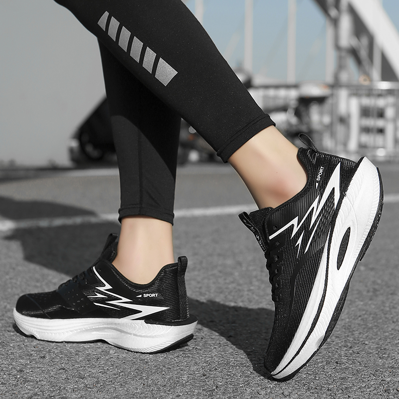 女性の靴スニーカー女性カジュアルメンズシューズテニス高級靴ト - Men Shoes Trainers のレビューと価格