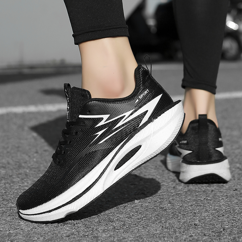 女性の靴スニーカー女性カジュアルメンズシューズテニス高級靴ト - Men Shoes Trainers のレビューと価格
