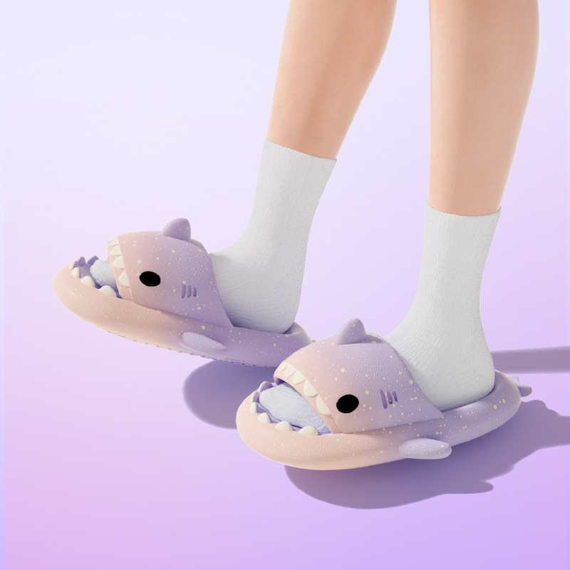 かわいい漫画サメスリッパ女性男性のためのグラデーションカラー - Men Shoes Size To Women のレビューと価格
