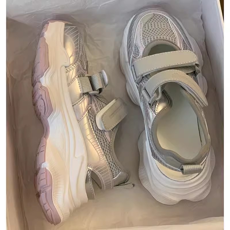 メタリックシルバー中空アウトプラットフォームサンダル女性ダブ - Velcro Strap Sandal のレビューと価格
