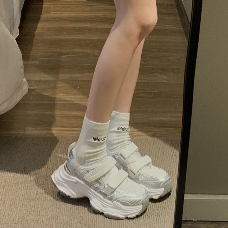 メタリックシルバー中空アウトプラットフォームサンダル女性ダブ - Velcro Strap Sandal のレビューと価格