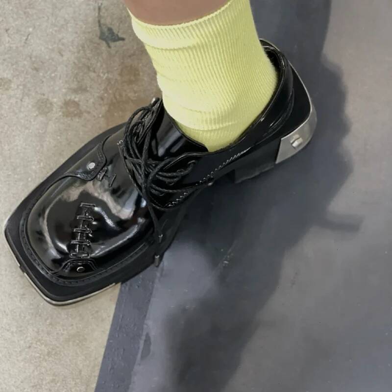 レトロな男女兼用メタル本革レディーススニーカー、ラグジュアリ - Men Shoes Trainers のレビューと価格