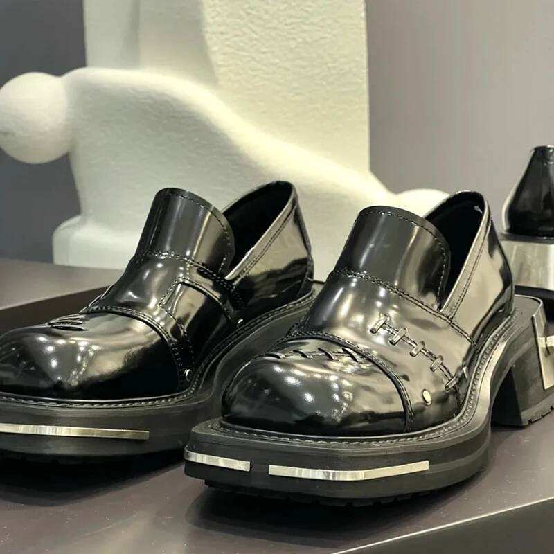 レトロな男女兼用メタル本革レディーススニーカー、ラグジュアリ - Men Shoes Trainers のレビューと価格